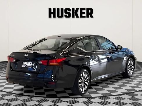 Used 2025 Nissan Altima 2.5 SV FWD image 5