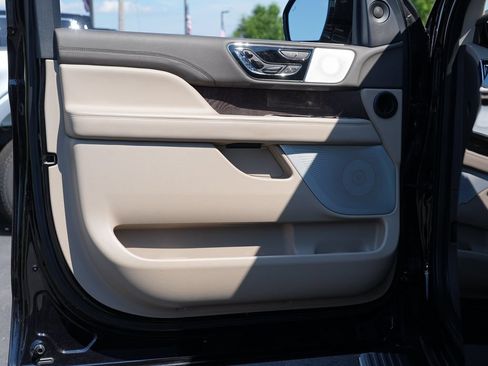 Used 2023 Lincoln Navigator Reserve AWD/4WD image 15