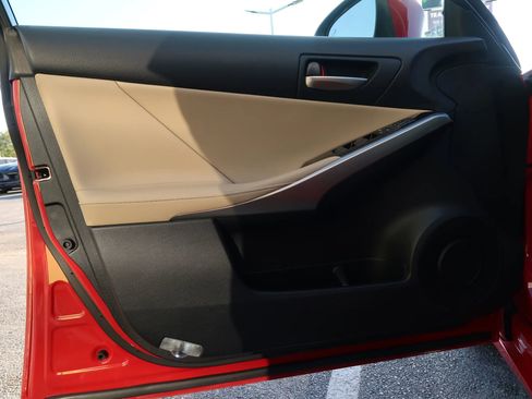 Used 2019 Lexus IS 300 image 41