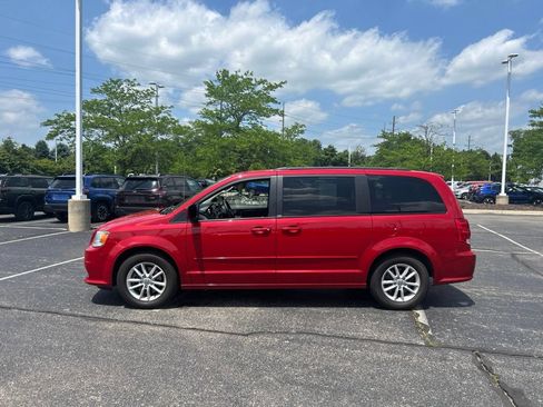 Used 2013 Dodge Grand Caravan SXT FWD image 2