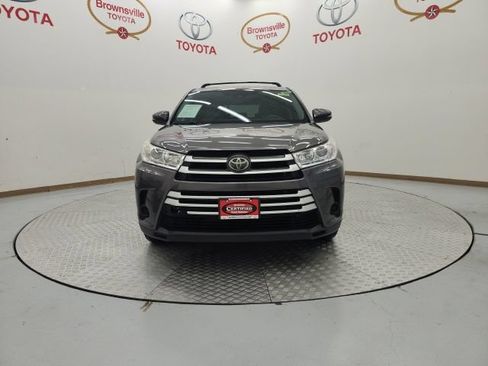 Used 2019 Toyota Highlander LE FWD image 4
