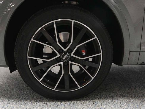 Used 2021 Audi SQ5 Prestige w/ Prestige Package image 5