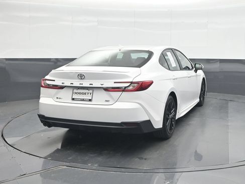Used 2025 Toyota Camry SE FWD image 24