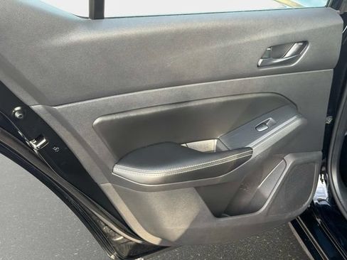 Used 2024 Nissan Altima 2.5 SV FWD image 11