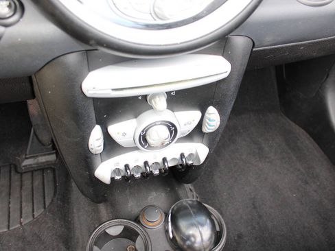 Used 2009 MINI Cooper Convertible FWD image 24