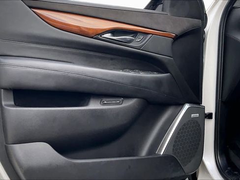 Used 2017 Cadillac Escalade Premium Luxury RWD image 20