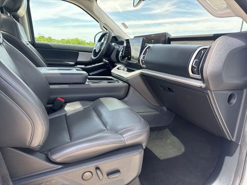 Used 2025 Ford Expedition Active AWD/4WD image 21