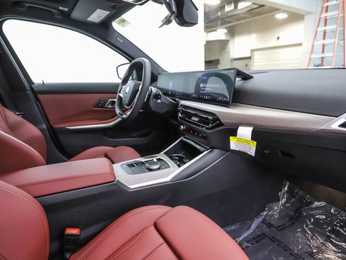 Used 2025 BMW 330i xDrive Sedan w/ Premium Package image 29