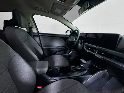 Used 2025 Kia K4 EX image 28