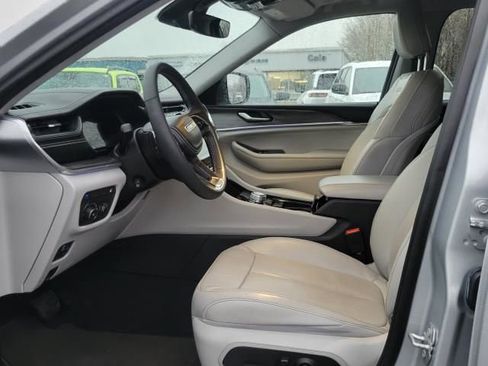 Used 2022 Jeep Grand Cherokee Overland image 22