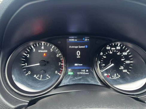 Used 2020 Nissan Rogue SV image 16