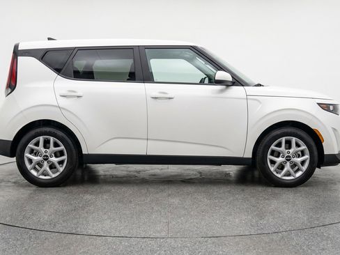 Used 2025 Kia Soul LX w/ LX Technology Package FWD image 11