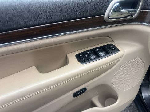Used 2014 Jeep Grand Cherokee Limited AWD/4WD image 15