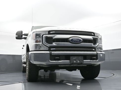 Used 2021 Ford F250 XLT w/ FX4 Off-Road Package image 23