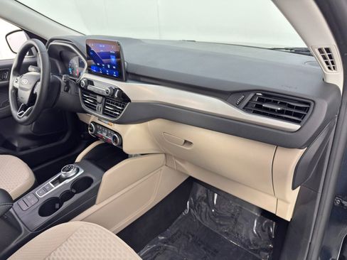 Used 2022 Ford Escape SE w/ Cold Weather Package image 13