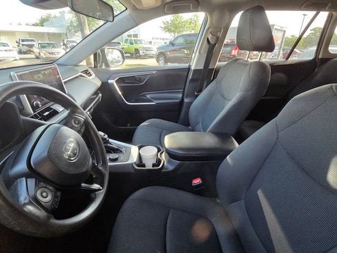 Used 2023 Toyota RAV4 LE AWD/4WD image 10