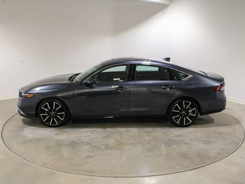 Used 2024 Honda Accord Touring image 2