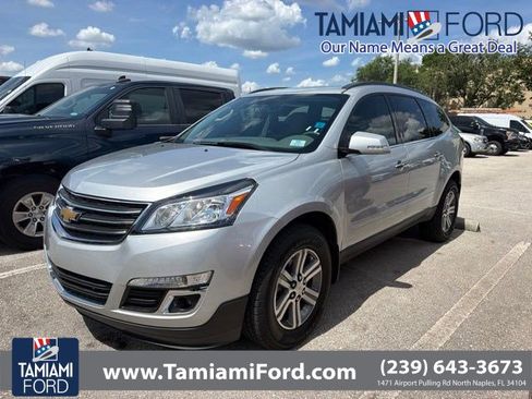Used 2017 Chevrolet Traverse LT FWD image 1