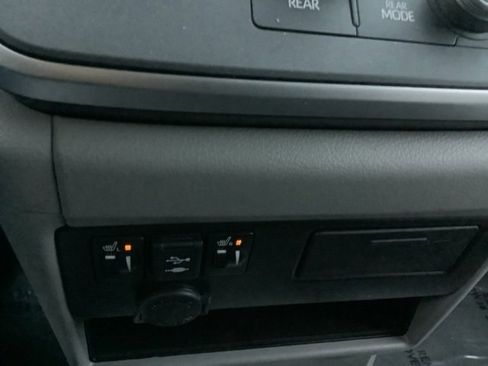 Used 2020 Toyota Sienna XLE image 25