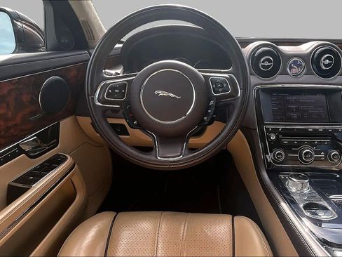 Used 2013 Jaguar XJ RWD image 5