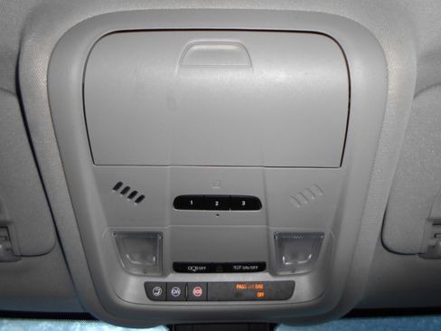 Used 2019 Chevrolet Equinox LT w/ Driver Convenience Package image 14