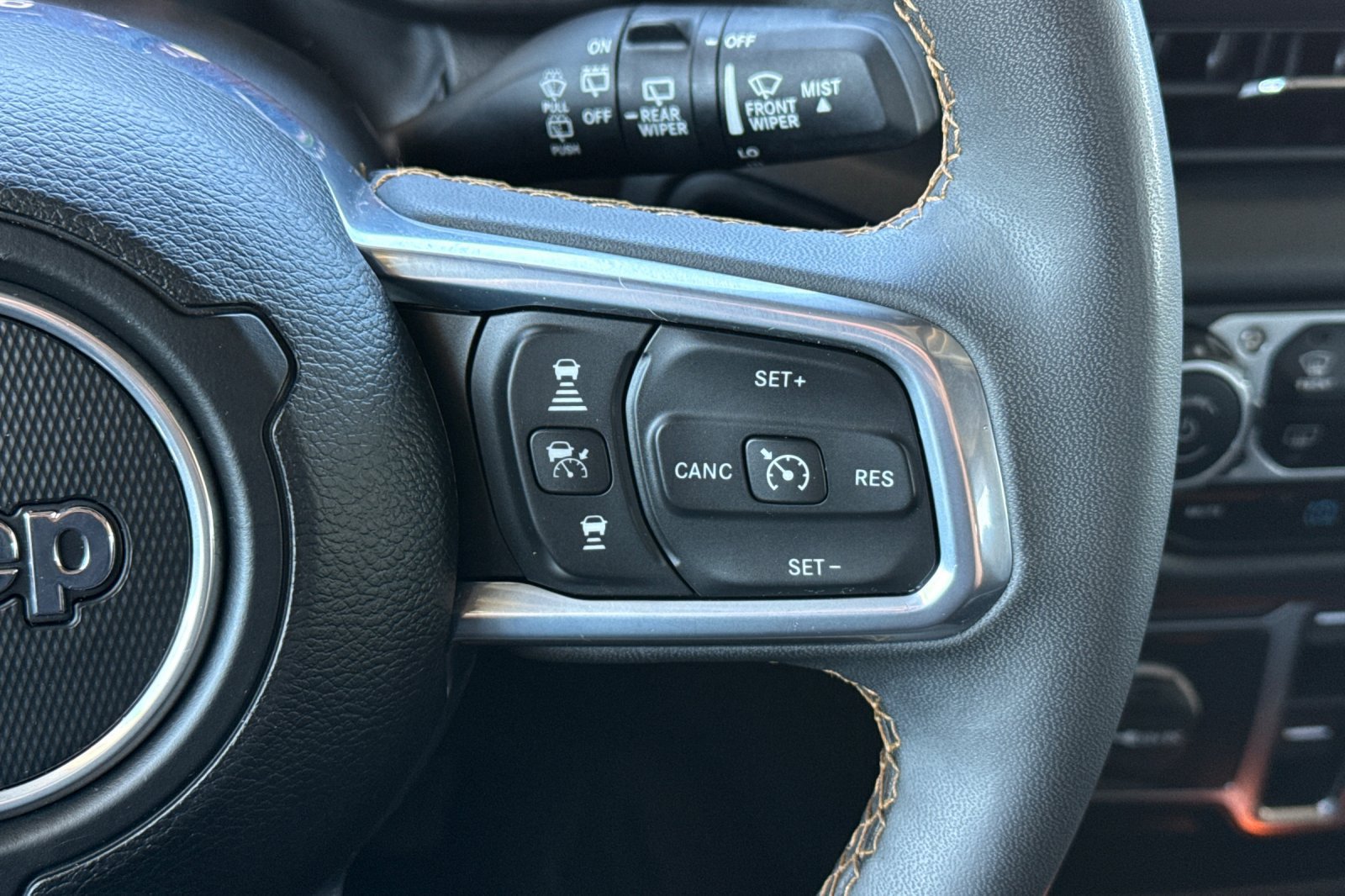 Used 2024 Jeep Wrangler Unlimited Sahara AWD/4WD image 37