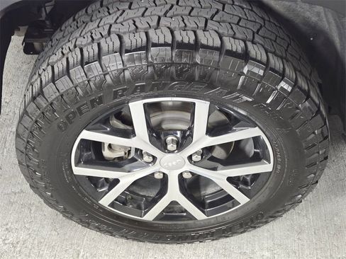 Used 2024 Jeep Grand Cherokee Limited image 9