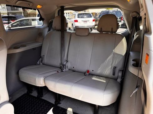 Used 2012 Toyota Sienna XLE w/ XLE Navigation Pkg FWD image 30