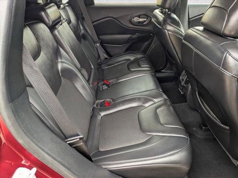 Used 2020 Jeep Cherokee Latitude Plus image 18