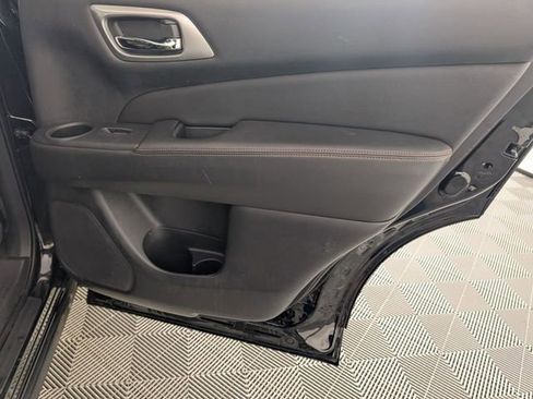 Used 2019 Nissan Pathfinder SL image 34