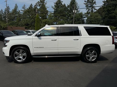 Used 2018 Chevrolet Suburban Premier RWD image 4