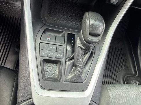 Used 2024 Toyota RAV4 XLE AWD/4WD image 21