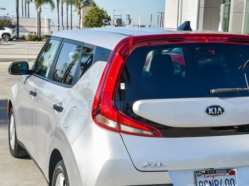 Used 2020 Kia Soul LX image 6