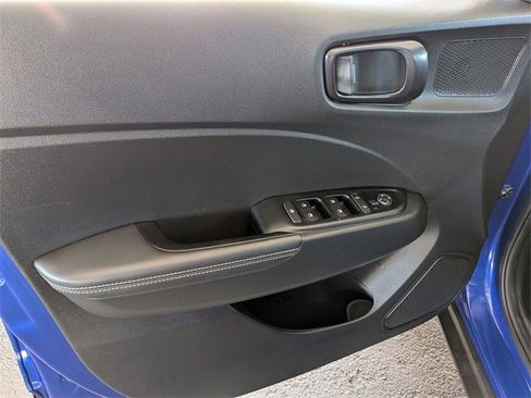 Used 2022 Hyundai Venue Limited image 8