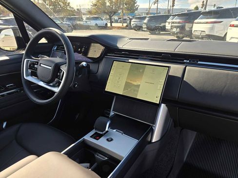 New 2025 Land Rover Range Rover SE image 12