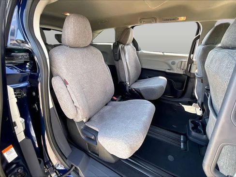 Used 2024 Toyota Sienna LE FWD image 20