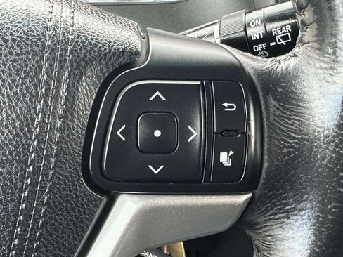 Used 2015 Toyota Sienna SE FWD image 28