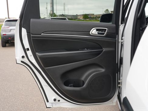 Used 2019 Jeep Grand Cherokee Limited w/ Luxury Group II AWD/4WD image 19
