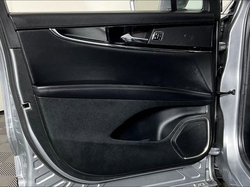 Used 2023 Lincoln Nautilus Reserve image 25