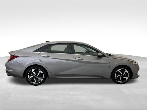 Used 2023 Hyundai Elantra Limited w/ Preferred Accessory Package FWD image 7