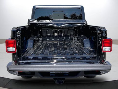 Used 2023 Jeep Gladiator Sport AWD/4WD image 25