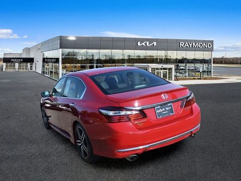 Used 2017 Honda Accord Sport image 5