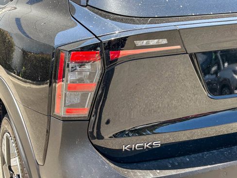 Used 2025 Nissan Kicks SV w/ Charging Package FWD image 9