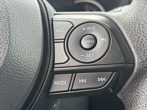 Used 2025 Toyota RAV4 XLE AWD/4WD image 15
