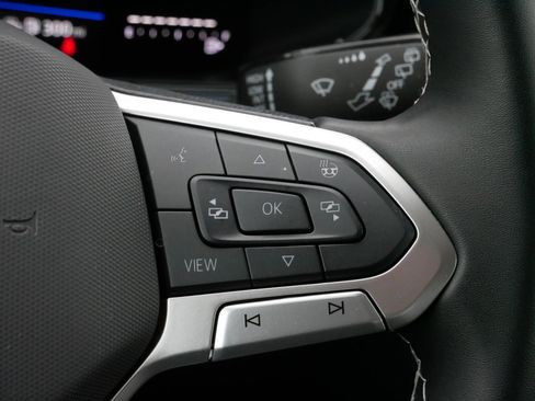 Certified 2024 Volkswagen Taos SE image 25