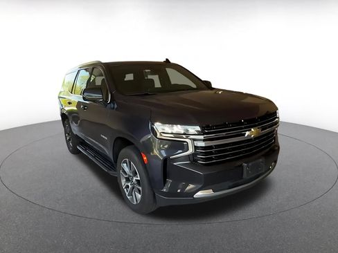 Used 2024 Chevrolet Tahoe LT w/ Luxury Package RWD image 3