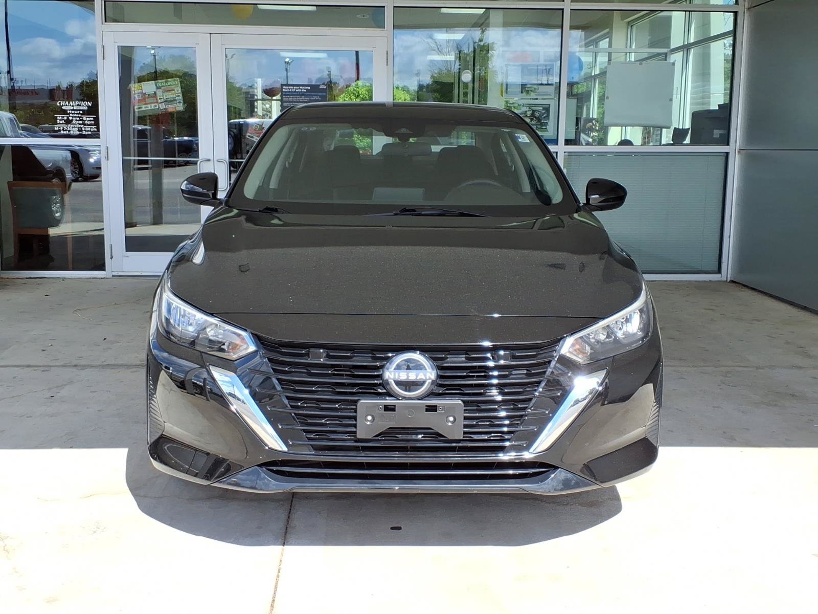 Used 2025 Nissan Sentra SV FWD image 2