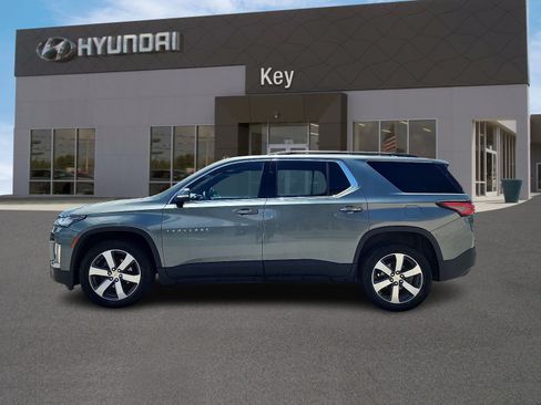 Used 2023 Chevrolet Traverse LT w/ LT Premium Package AWD/4WD image 6