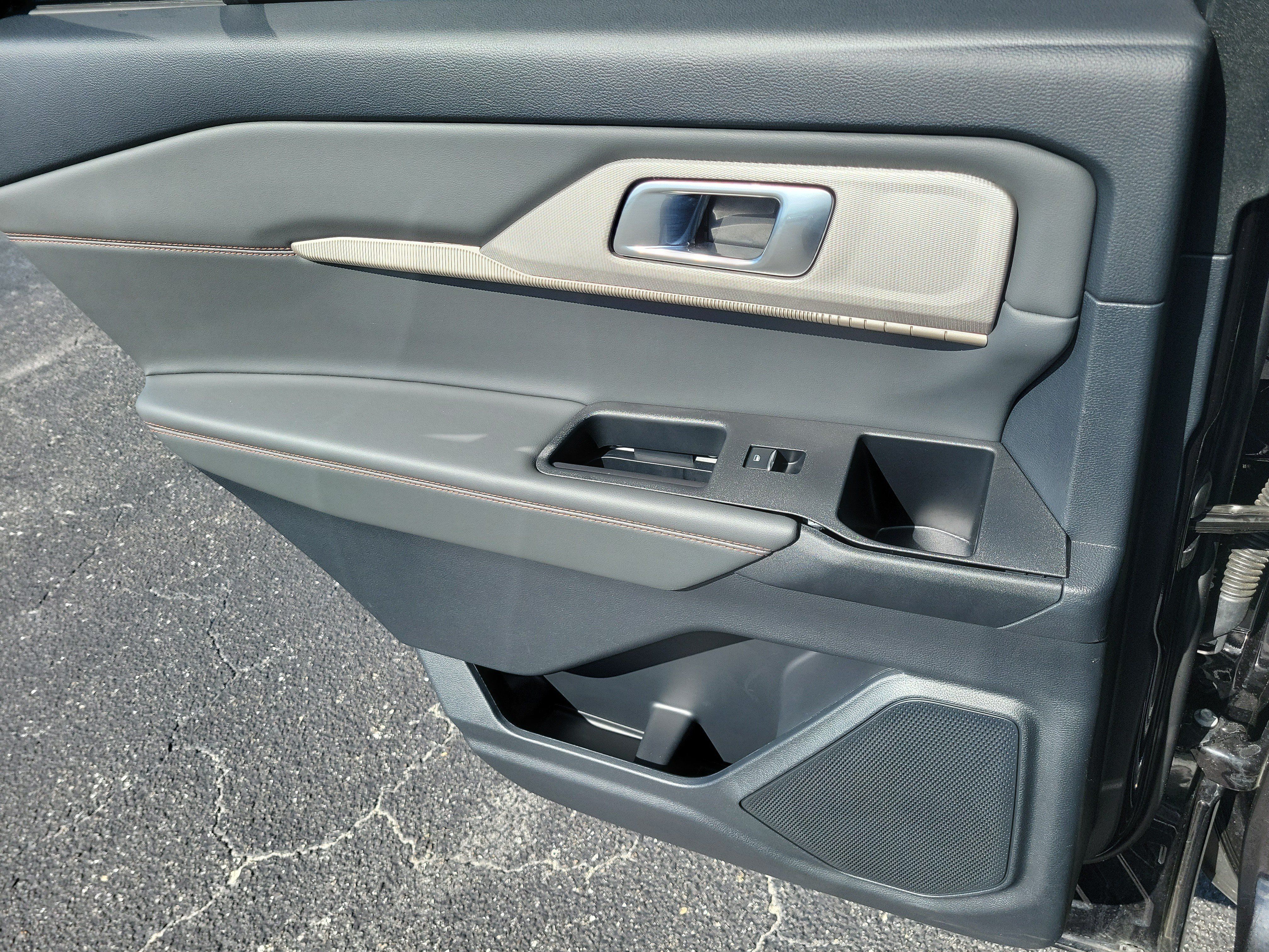 Used 2026 Ford Explorer Active RWD image 12