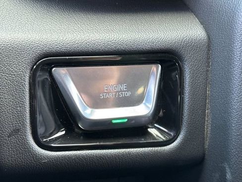 Used 2025 GMC Yukon XL Denali image 23